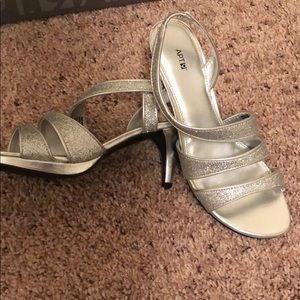 Brand new! Glitter Silver dress heels